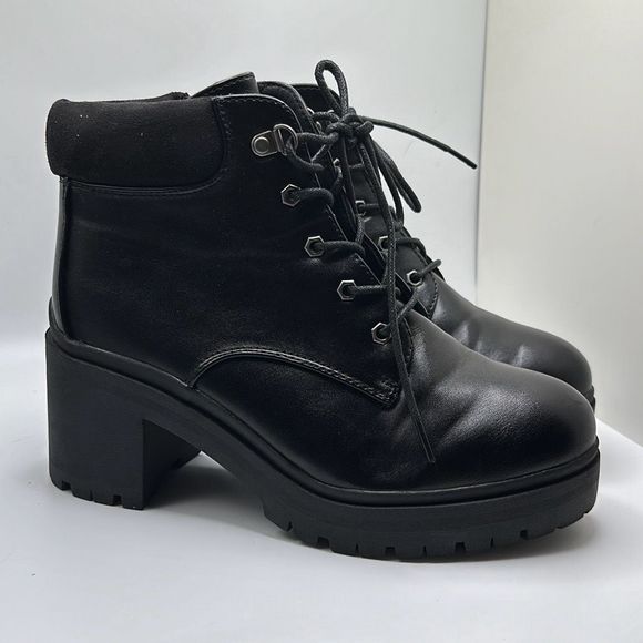 CUSHIONAIRE Women's lace up heel bootie +Memory Foam 9.5 BLACK - Picture 1 of 7